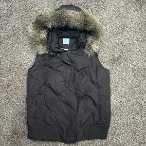 Like new brown gap maternity puffer vest